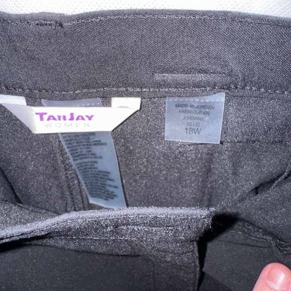 Pretty plus size black TahJay capris.  New with tags. - Picture 2 of 3